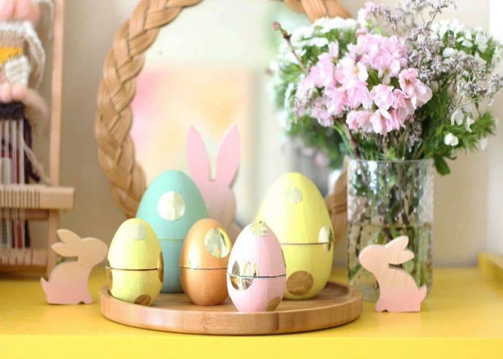 Pâques diy oeuf lapin bois plateau miroir jaune rose bleu