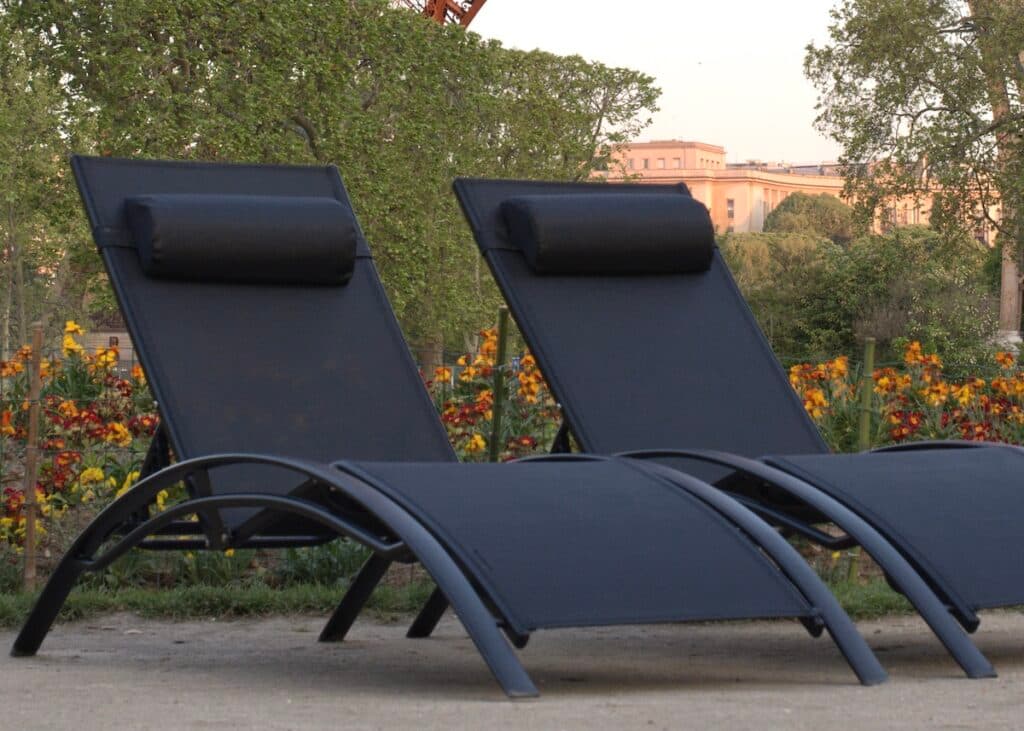 vente privée jardin mobilier transat design aluminium noir - blog déco - clem around the corner