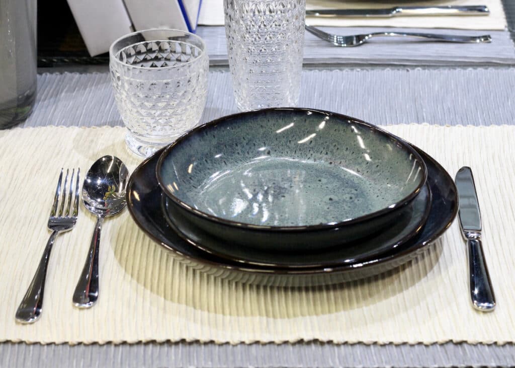 table estivale blanche bleue - blog déco - clem around the corner