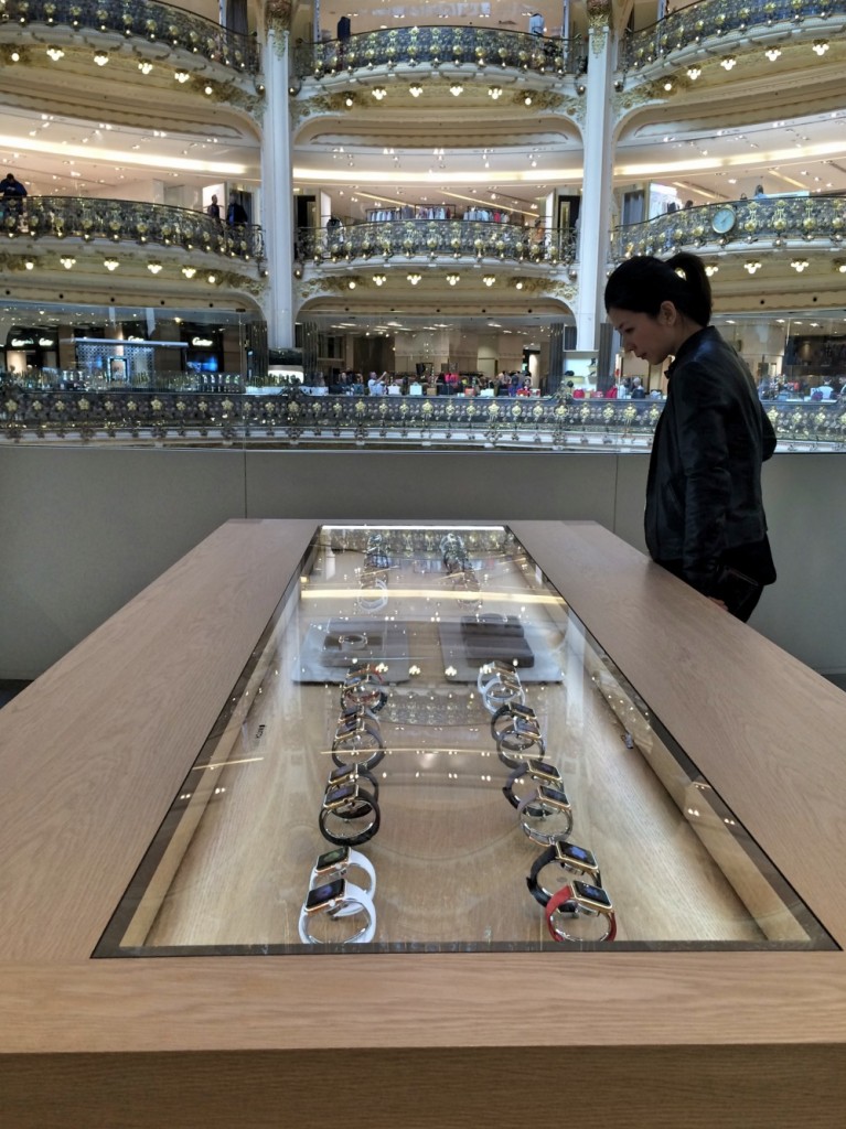 Lancement de l'apple watch aux galeries Lafayette Paris. https://youtu.be/XWP3VirW304