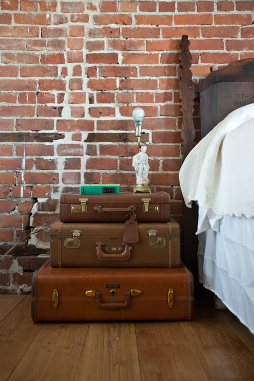 Table de nuit diy vieille valise malle vintage.