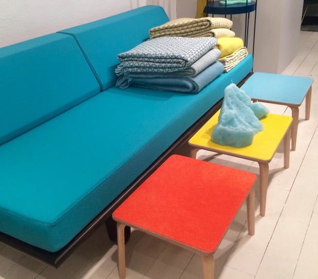 table basse rouge flashy jaune
