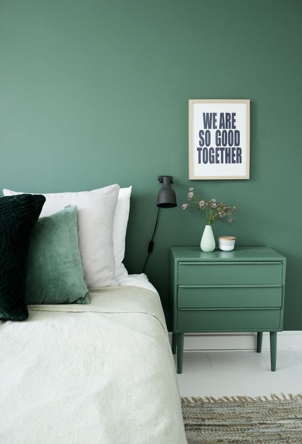 mur peint vert blanc chambre
