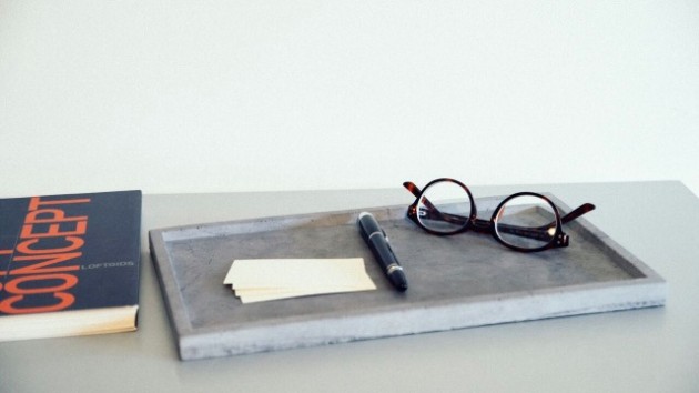 plateau vide poche en beton deco