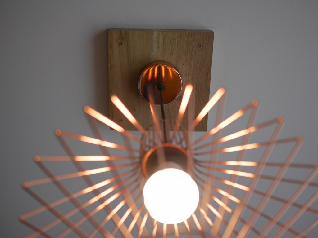 cache-fil en bois plafonnier