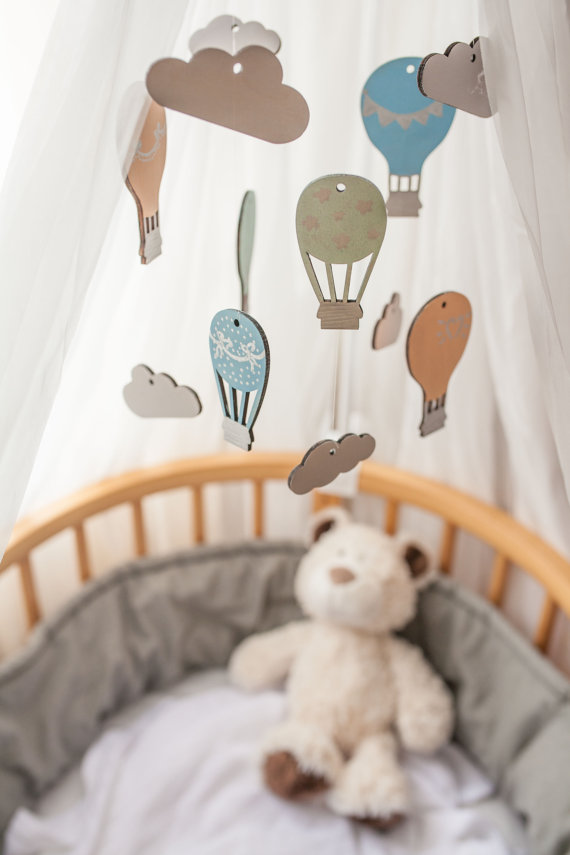 mobile enfants diy montgolfiere bois