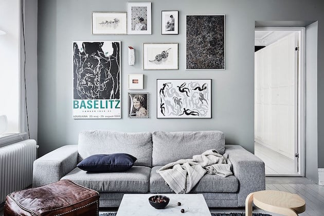 Visite : Mur bleu dans la chambre