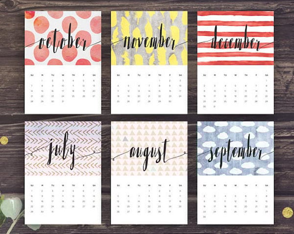 calendrier 2018 original plusieurs mois dessins design bois dessin imprimer bandes rouges nuages bleu couleurs pastels 