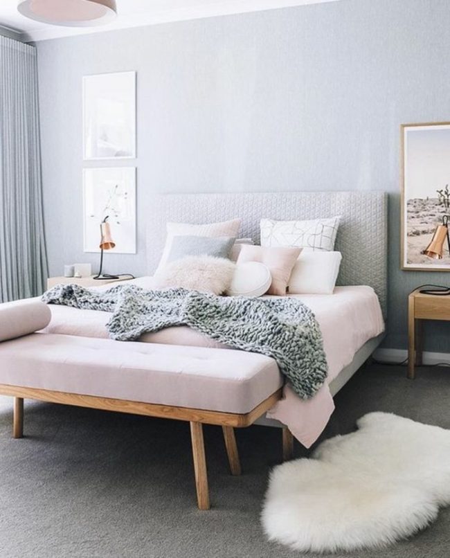 couleur de chambre féminine décoration intérieur bleu clair cosy pastel rose fourrure