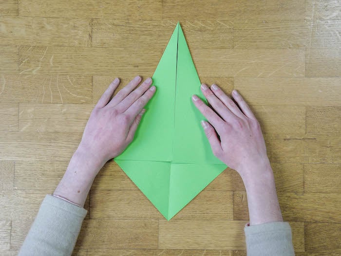 bricolage de noel 5 papier vert corde pompons et feutres