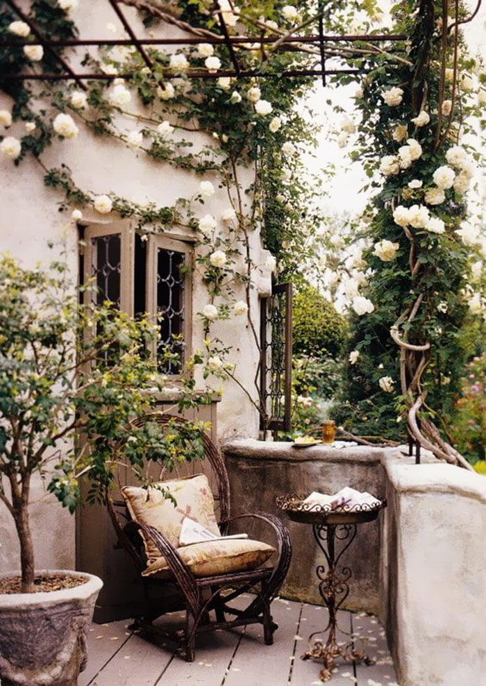 deco bucolique balcon vert siege rotin blog deco clem around the corner