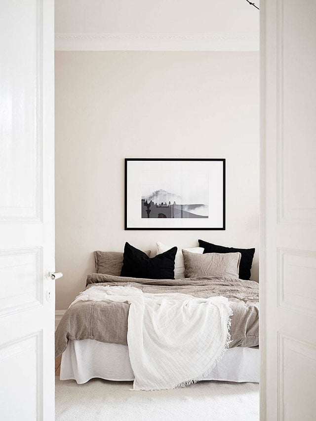chambre beige couleur lin et taupe deco blog déco clem around the corner