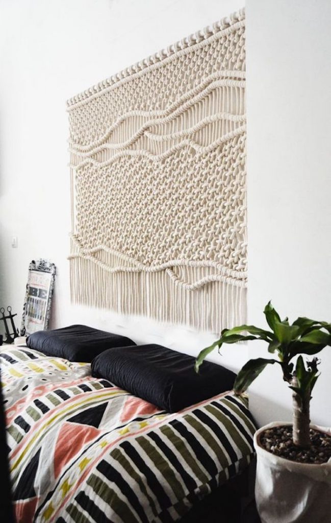 suspension macrame diy salon mur decoration blanc beige rideau