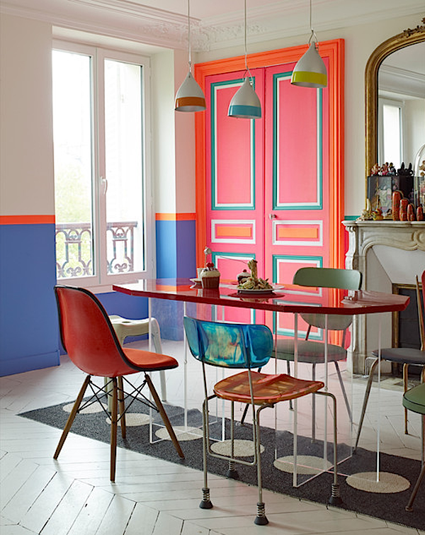 salon multicolore décoration fluo orange bleue Indien Manish Arora