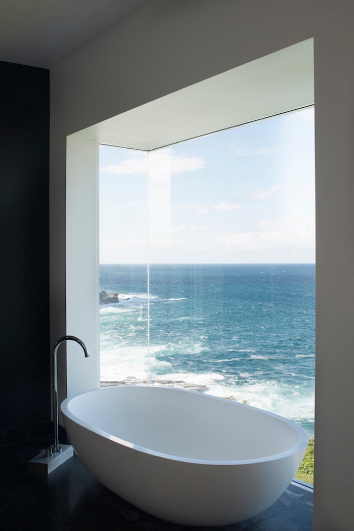 beach house baignoire vue sur mer blog déco clem around the corner