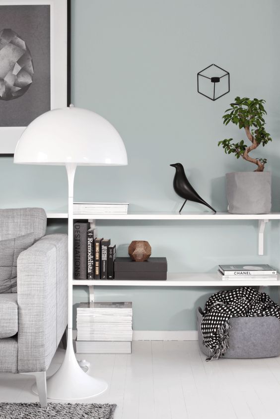 salon scandinave mur vert eau menthe bibliotheque blanche oiseau eames blog design clemaroundthecorner