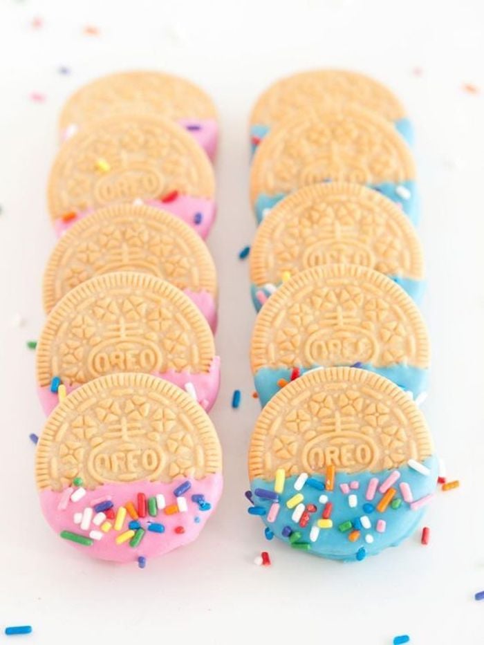 blog déco clemaroundthecorner gender reveal party oreo rose bleu idée confettis chocolat