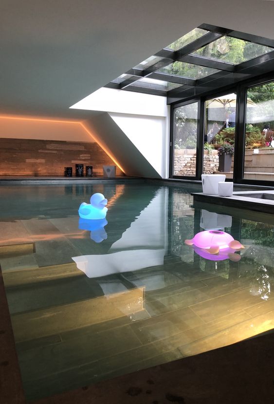 pool party enceinte qui flotte canard tortue blog deco clemaroundthecorner