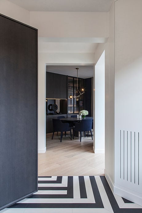 salle a manger ambiance elegante bleu marine maison de 210m2 blog deco clemaroundthecorner