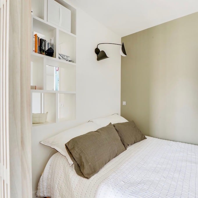 appartement familial 37m2 paris chambre parentale vert kaki olive - blog déco - clem around the corner