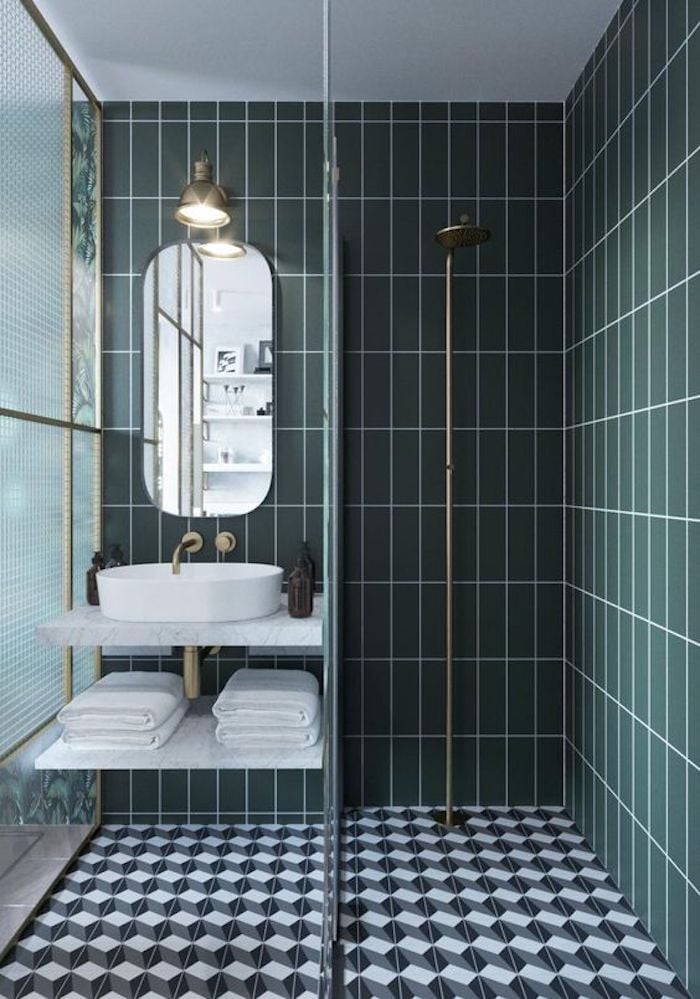 deco graphic salle de bain mix and match vert noir blanc carreaux douche originale