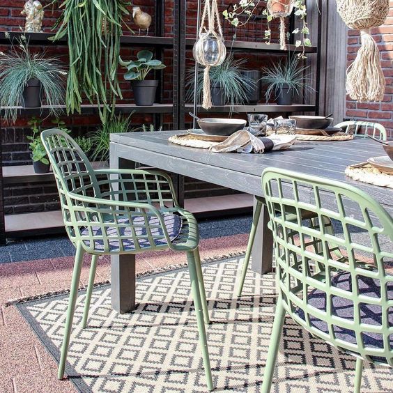 nuance de vert chaise exterieur design fauteuil gris vert d'eau blog déco clemaroundthecorner