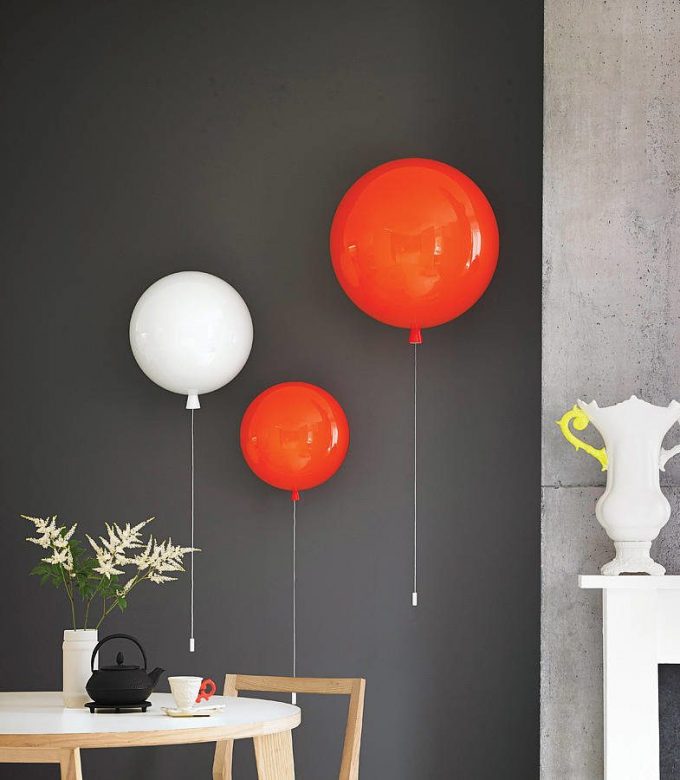 applique lumineuse suspension ballon de baudruche gonflable helium rouge blanc décoration