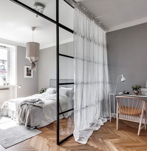 aménager 20m2 studio joli luminaire suspension design verrière parquet bureau logement