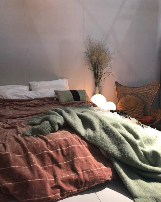 chambre hygge slow life terracotta lampe boule tendances déco maison et objet septembre 2018
