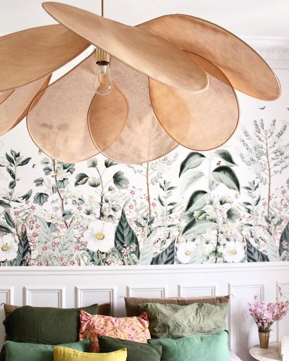 design suspension géante pale Georges store papier peint floral chambre soubassement vert - blog déco - Clem Around The Corner