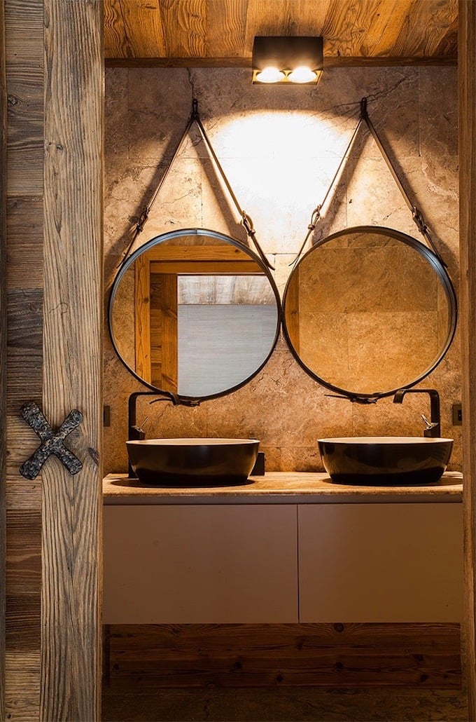 déco montagne chalet du Père Noël salle de bain symétrique vintage - blog décoration - clem aroud the corner