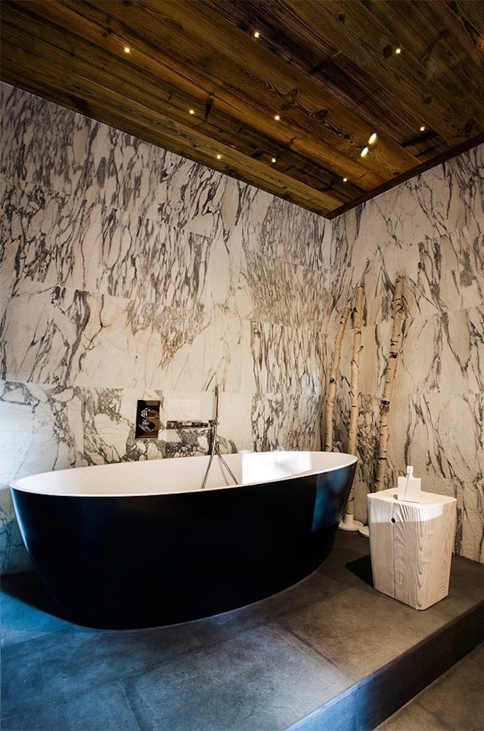 chalet du Père Noël déco montagne salle de bain blanche noire - blog déco - clem aroud the corner