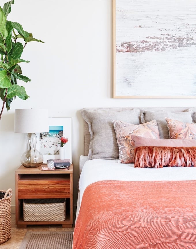 couleur de l'année 2019 pantone living coral lit coussins jaune blush terracotta chambre original gipsy blog déco clem around the corner