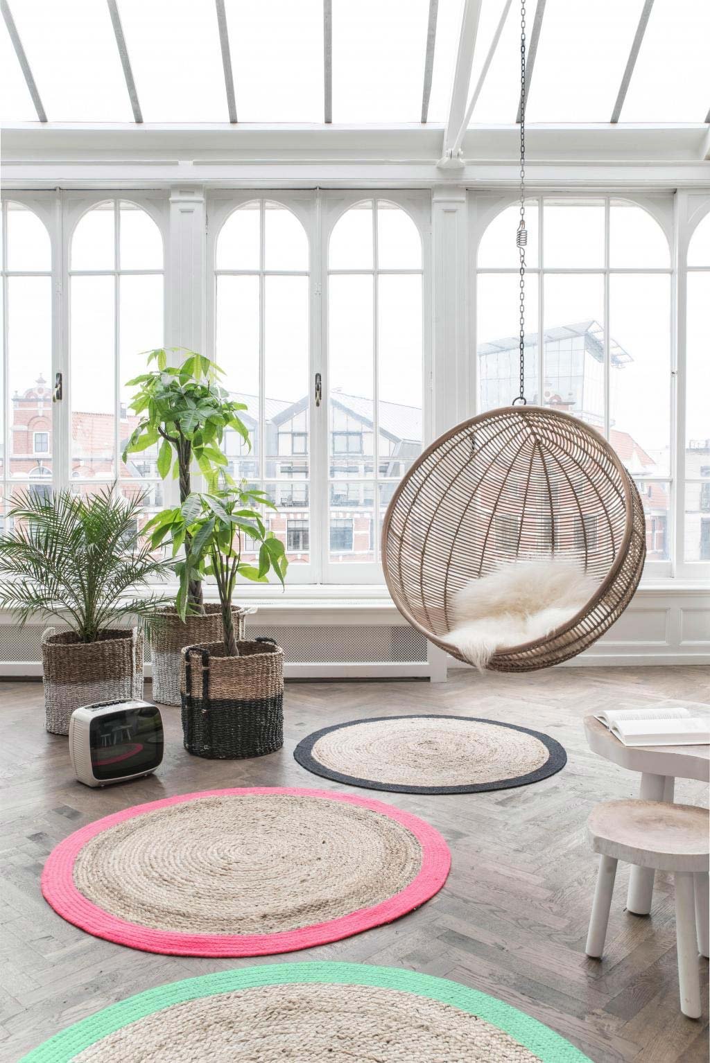 tapis rond style scandinave fourrure - blog déco - clem around the corner