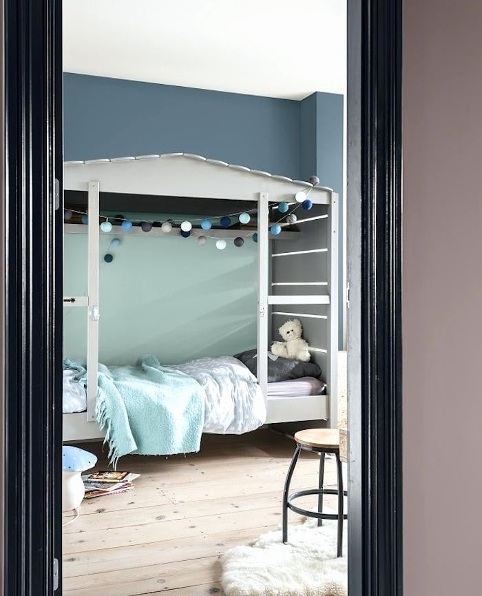 décoration vert céladon chambre enfant mezzanine nuance gris vert - blog déco - clem around the corner