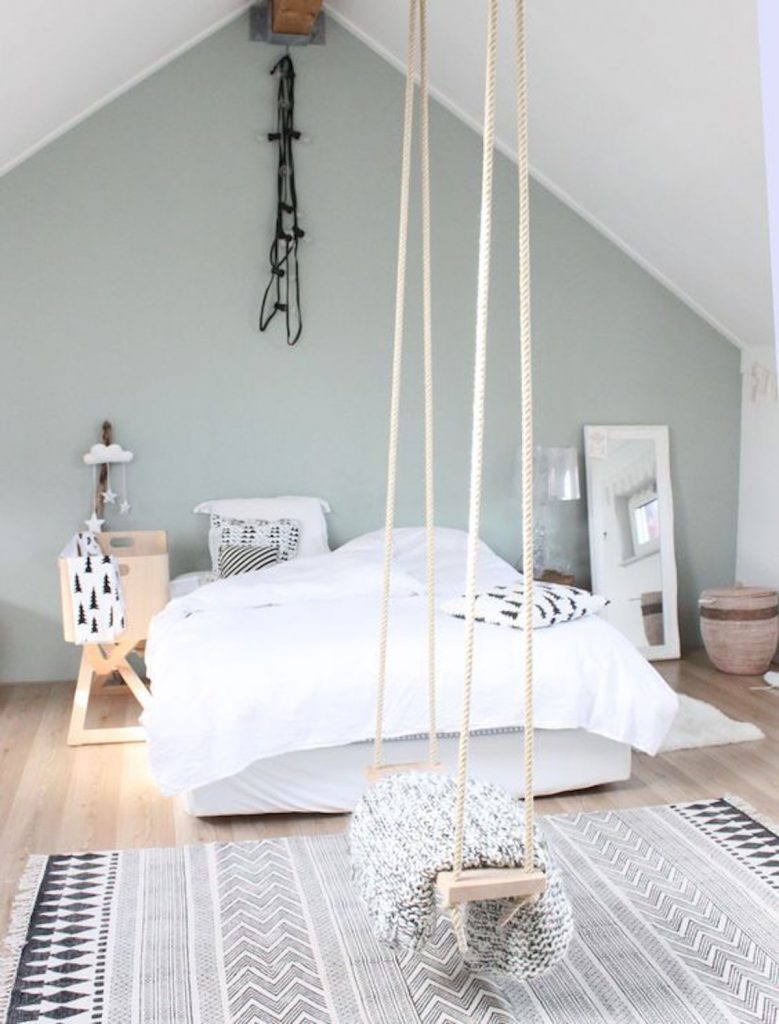 décoration vert céladon chambre scandinave blanc balançoire bois - blog déco - clem around the corner