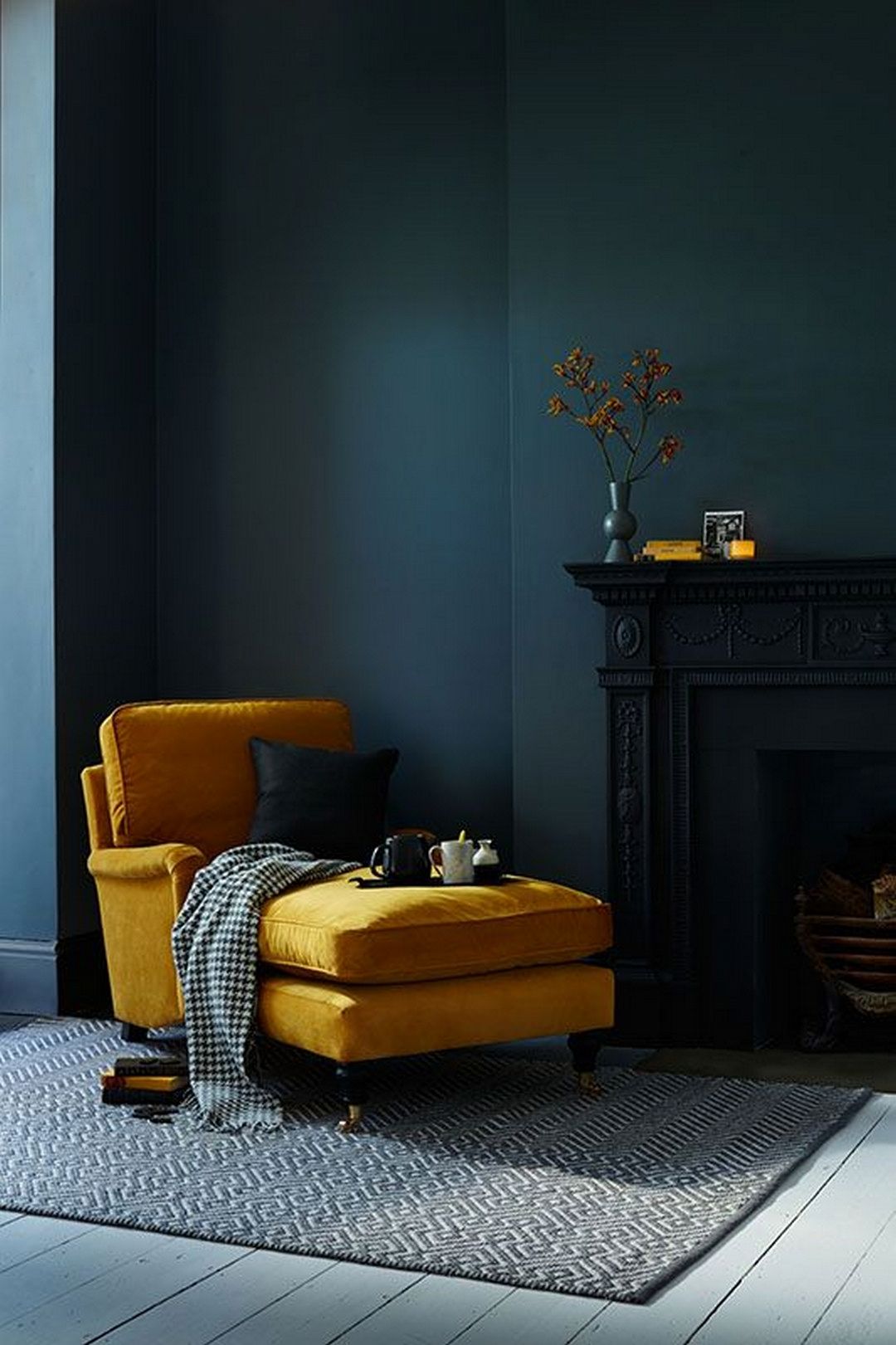 méridienne velours jaune moutarde salon vintage bleu marine canard - blog déco - clem around the corner
