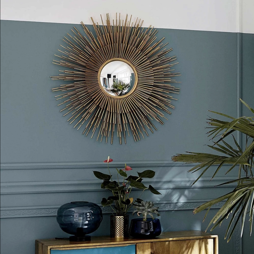 miroir soleil chaty vallauris laiton or mur bleu vert - blog déco - clem around the corner