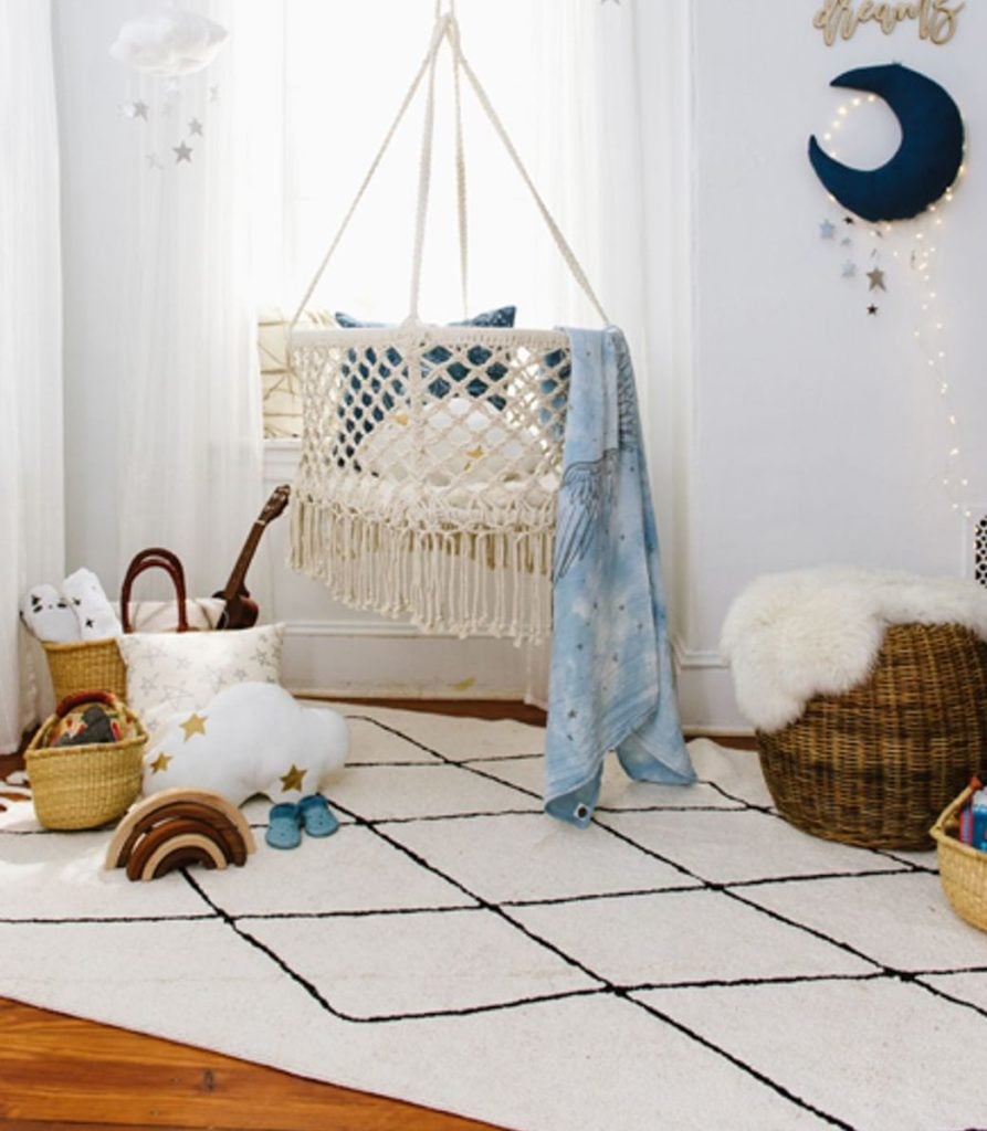 chambre enfant tapis berbère noir et blanc à frange