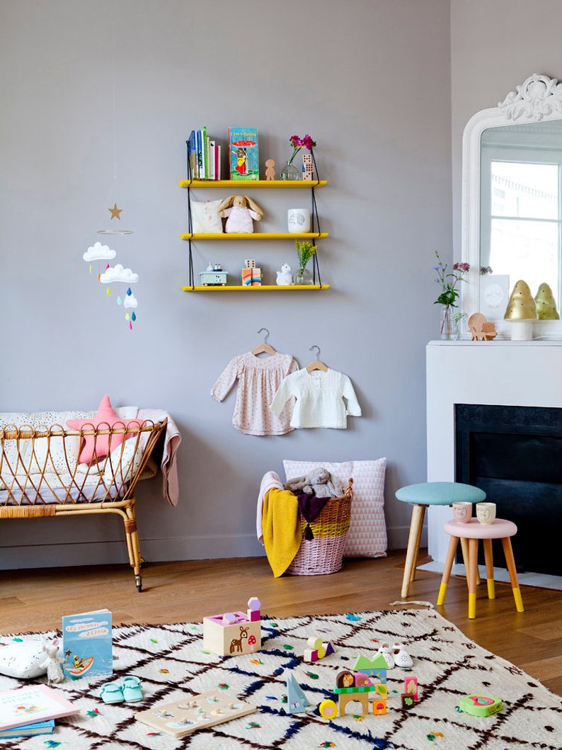 blog déco chambre enfant tapis bohémien blanc marron berceau rotin