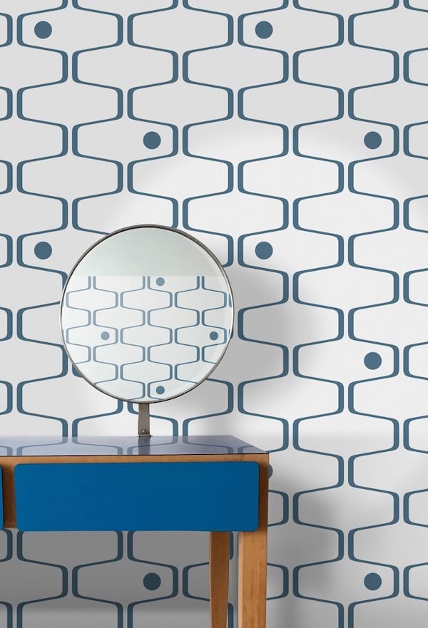 papier peint des années 70 art déco motif geometrique bleu blanc salon