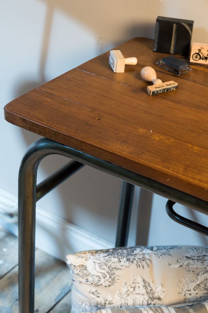 bureau écolier relooké le résultat un bureau d'écolier transformé en console - blog déco - clem around the corner