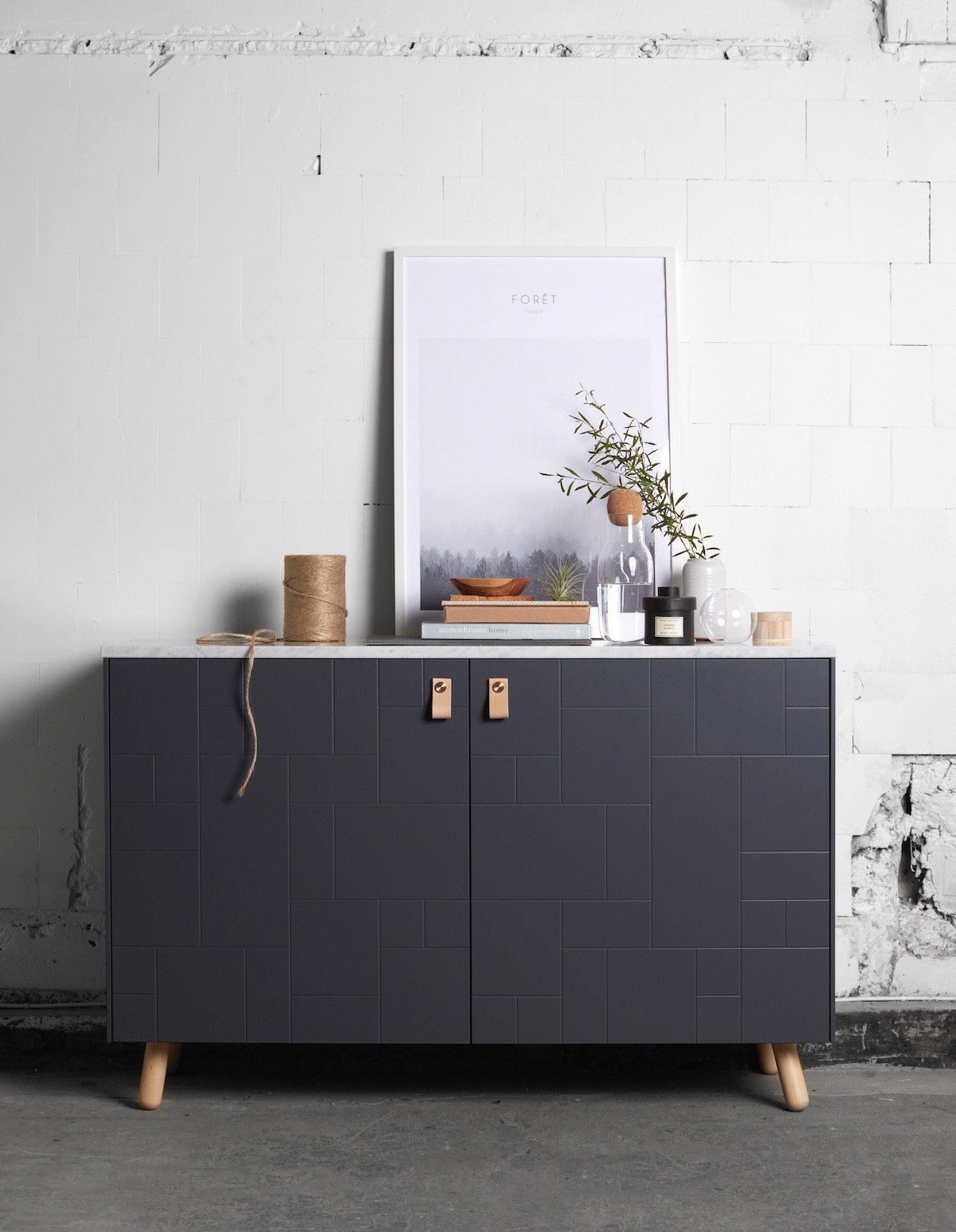 Superfront buffet gris design scandinave poignée cuir - blog décoration intérieure - clem around the corner