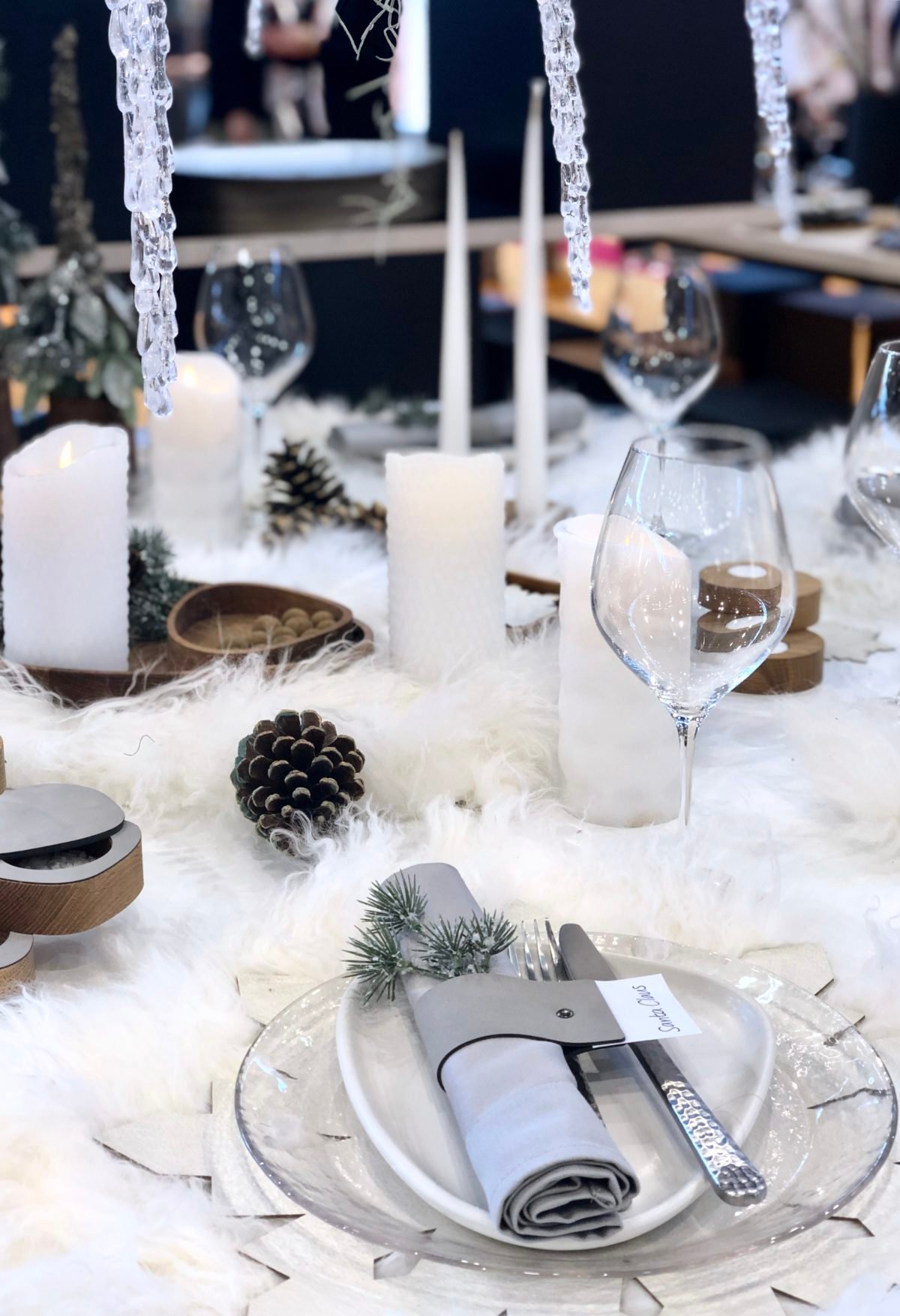 table diner réveillon noel neige fausse fourrure salon maison et objet septembre 2019 clemaroundthecorner