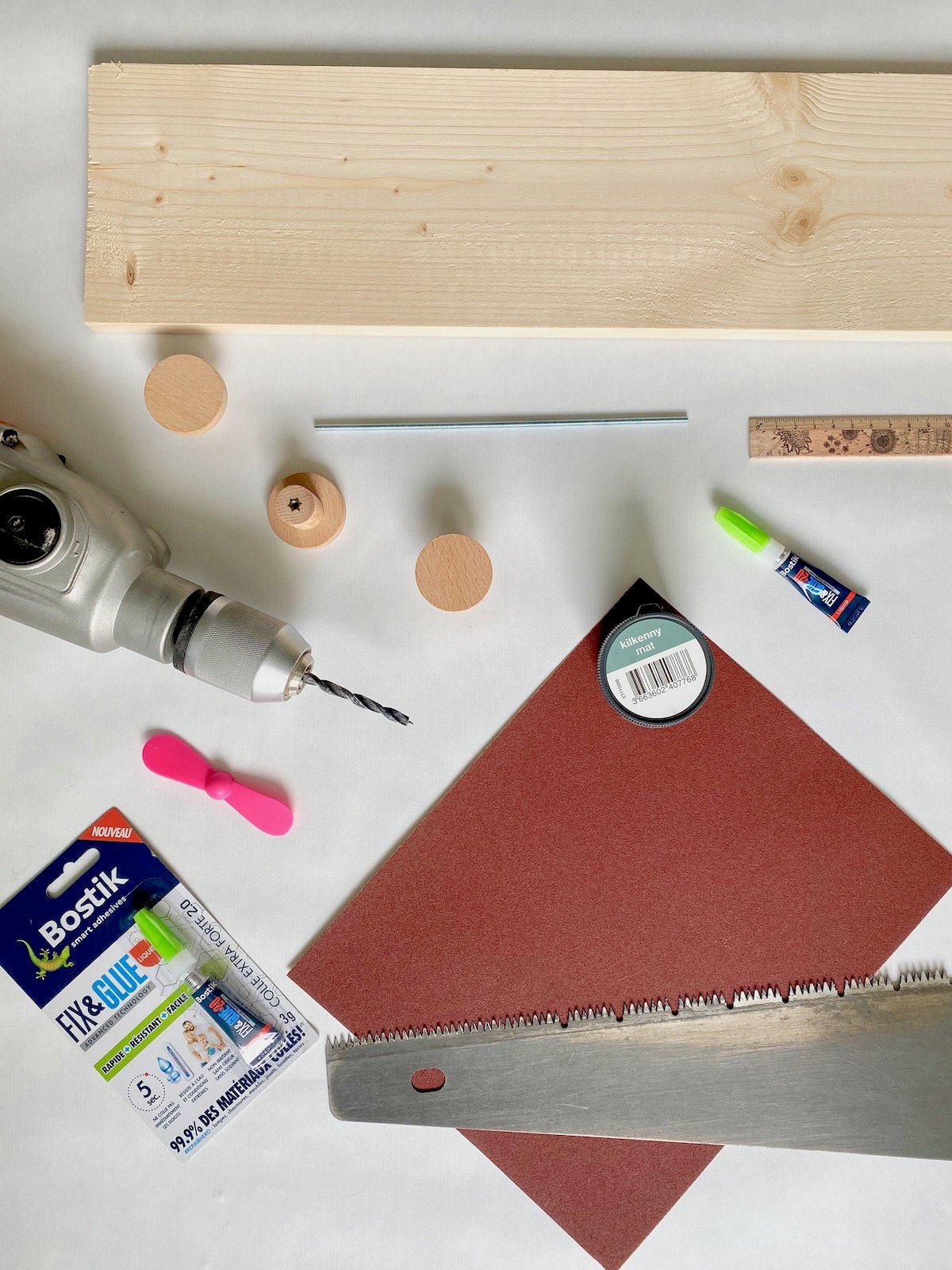 matériel nécessaire pour fabriquer meuble enfant étagère avion chambre bébé décoration intérieure