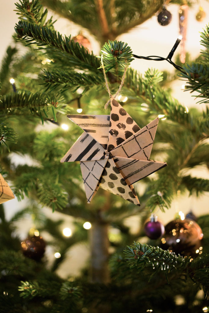 déco noël sapin étoile carton noire clematc