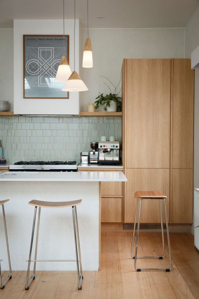 cuisine ouverte blanc parquet bois nature lumineux épurée