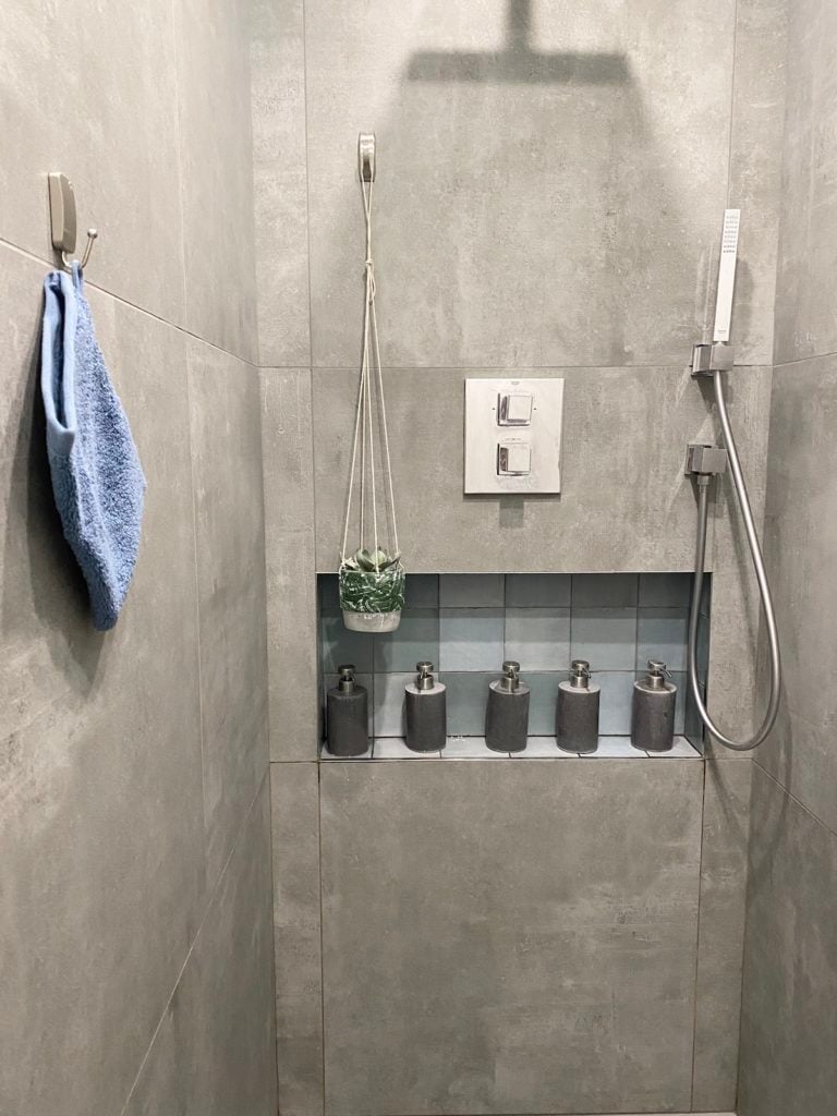 douche gres cerame beton comment installer des crochets dans sa salle de bain sans percer 3m command