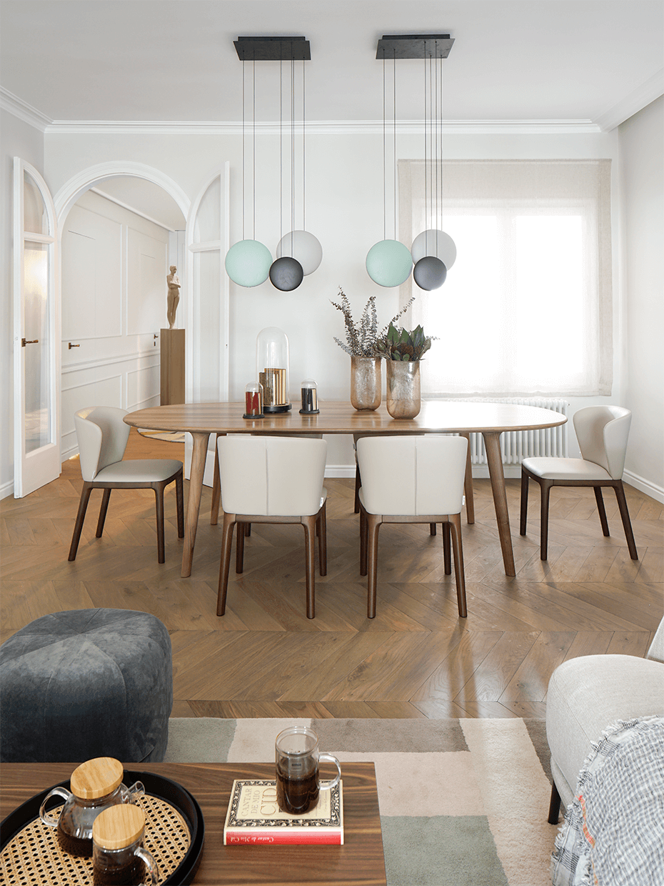 appartement Eixample aménagement double séjour suspension ronde bulle