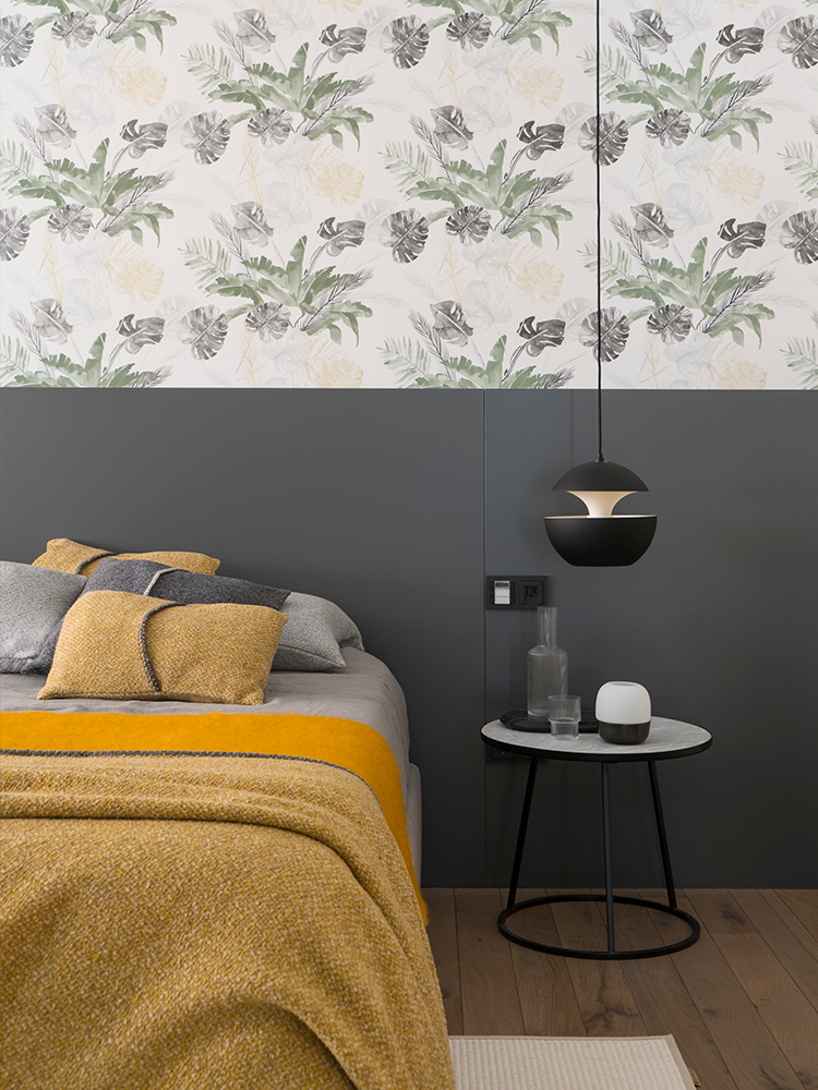 chambre grise jaune moutarde tête de lit papier peint floral
